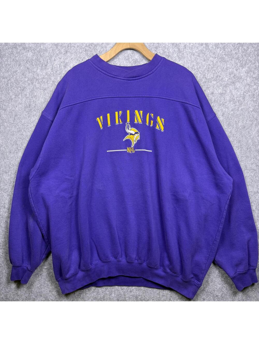 Vintage 90s Minnesota Vikings NFL Football Center Logo Sweatshirt Purple XXL